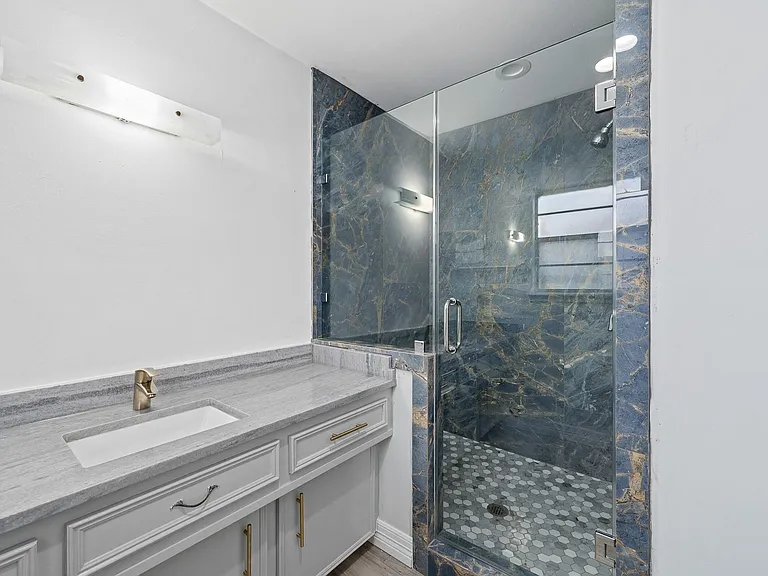 10623 Wickersham Ln — Photo 35