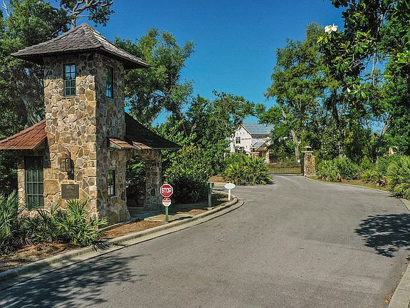 3rd image of 3560 Sanctuary Dr