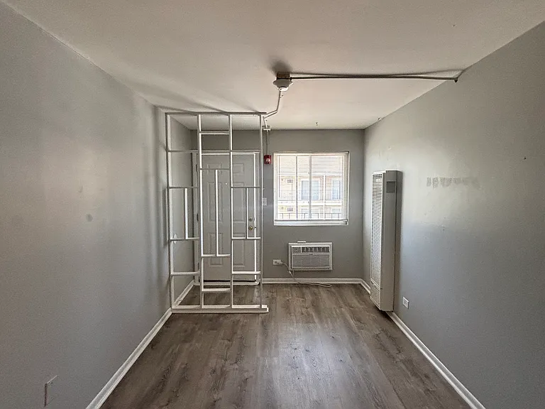 3331-53 Commercial Ave — Photo 1