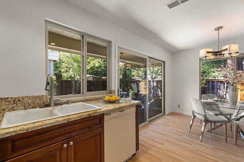 2 bed, 2.0 bath, 1150 sqft, $3,430 — Photo 3