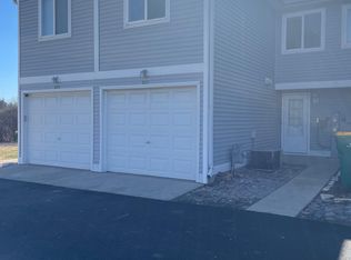 527 Meadow Green Ln, Round Lake Beach, IL
