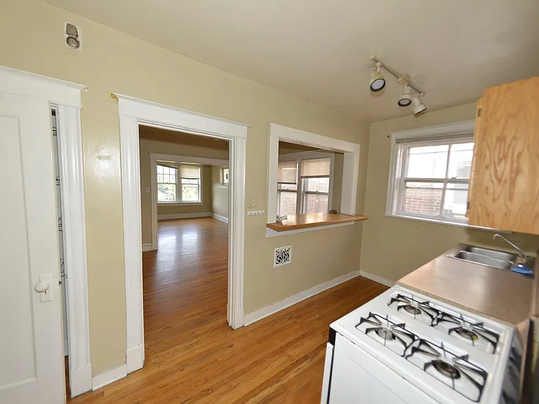 2112 Portis Aveapt #A — Photo 6
