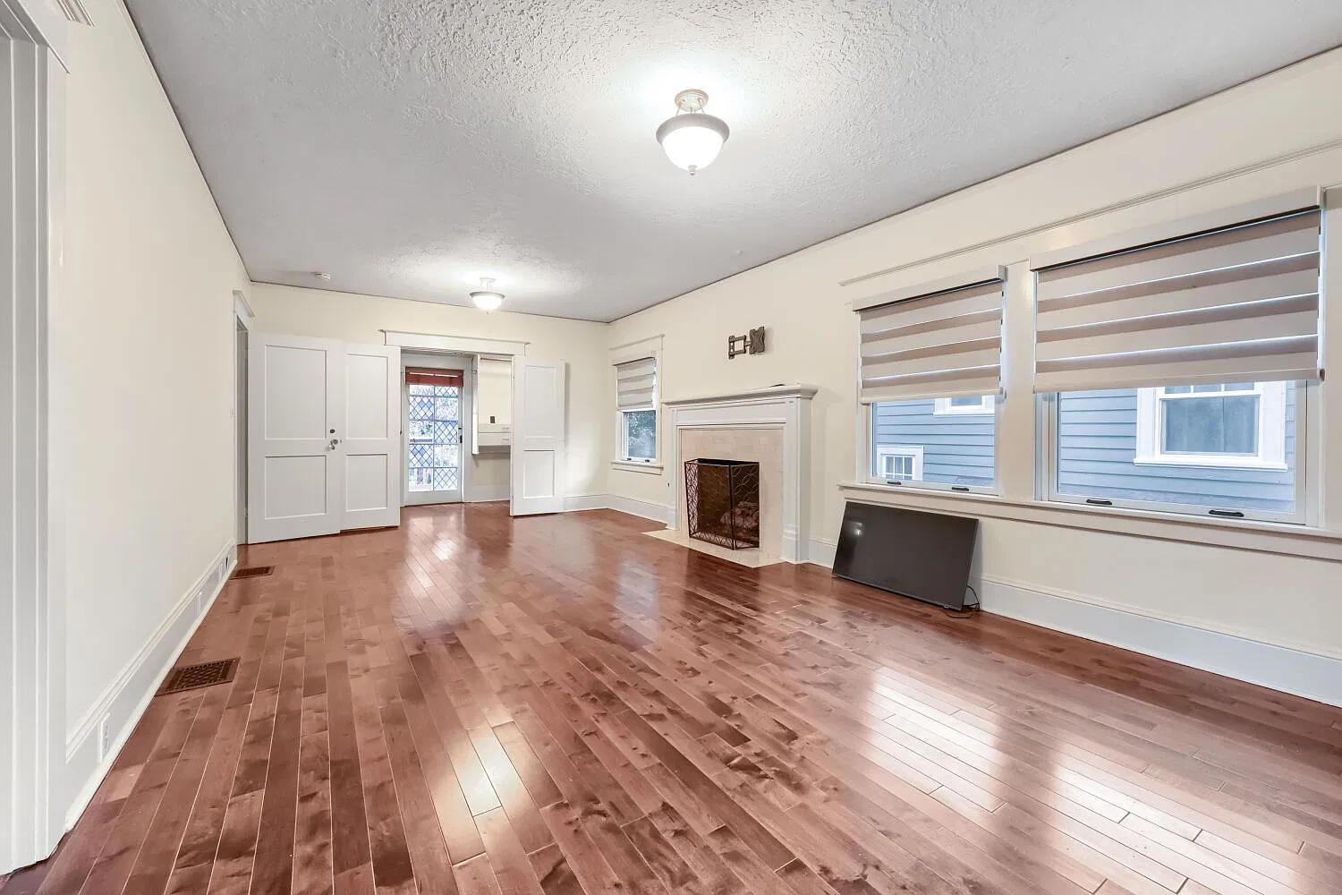 4 bed, 4.5 bath, 3589 sqft, $5,800 — Photo 4