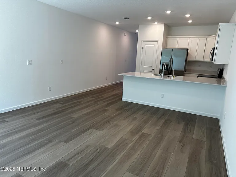 611 Holly Lakes Dr — Photo 9