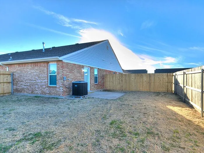 2515 Leeds Ln — Photo 12