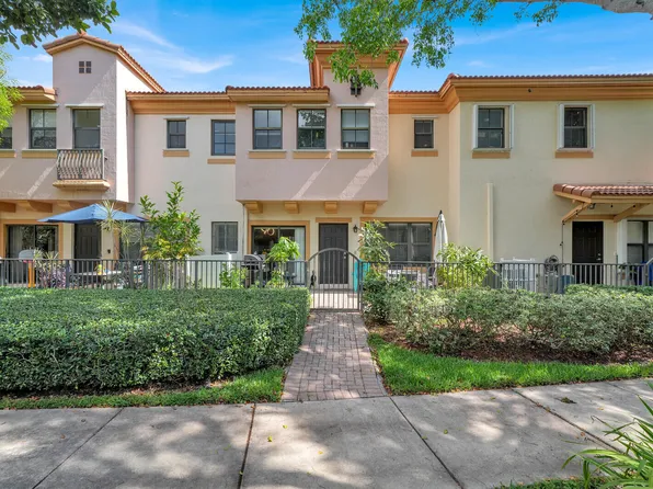 4742 Grand Cypress Circle N, Coconut Creek, FL 33073
