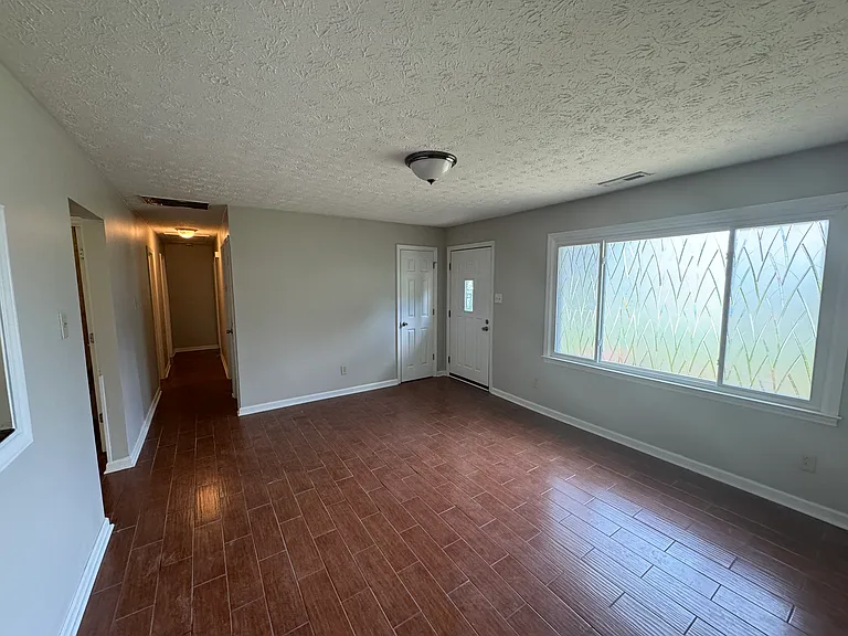 289 Paddock Dr — Photo 3
