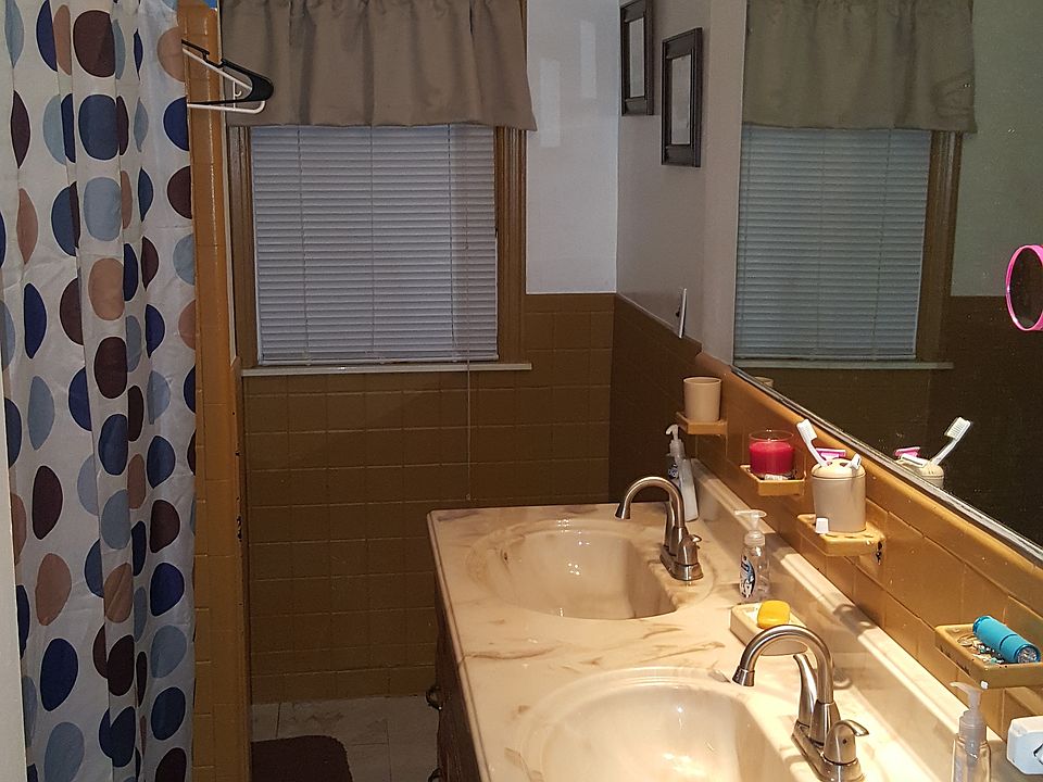 2nd image of 16270 Tacoma St