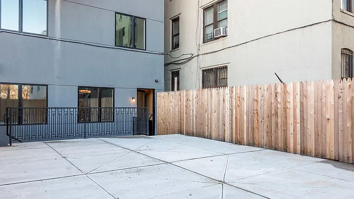 Rented by Nooklyn NYC LLC | media 22