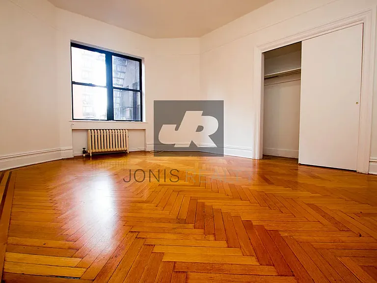 145 E 35th St #3ME — Photo 3