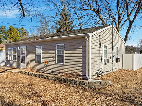 2nd image of 806 Sheridan Ave