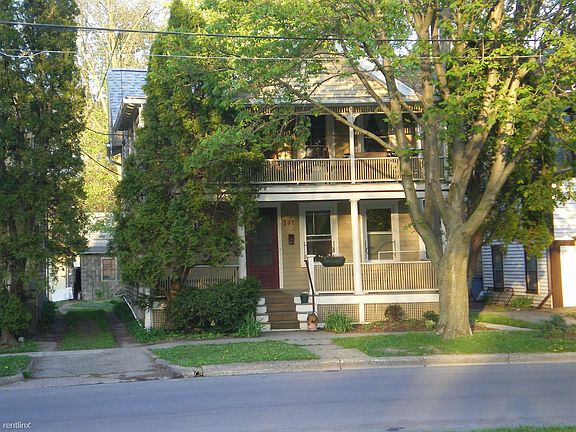House facing Park