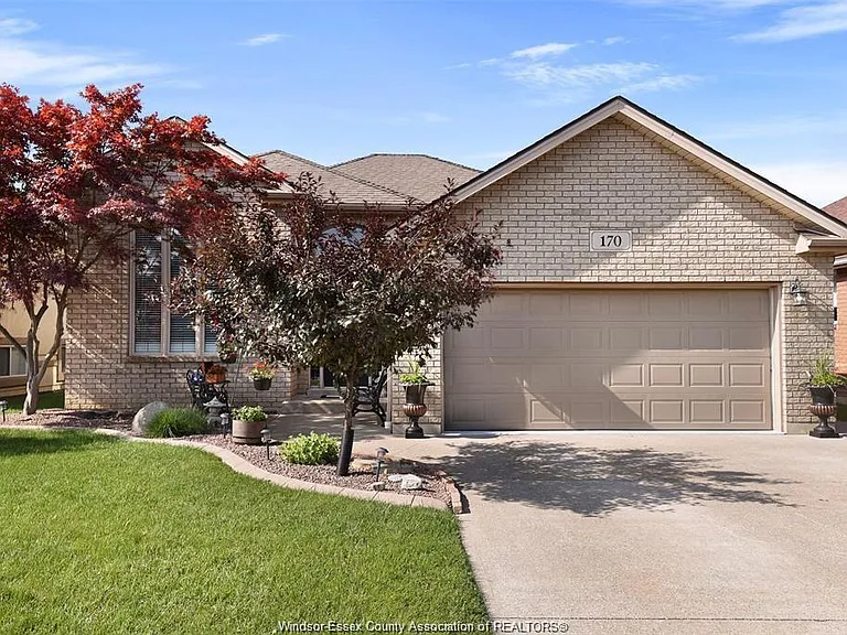 170 Diane Cres — Photo 1