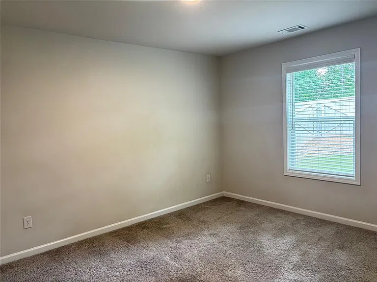404 Fox Creek Dr — Photo 9