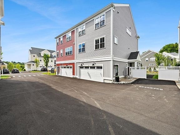 3rd image of 18 Oxbow Rd #12-1