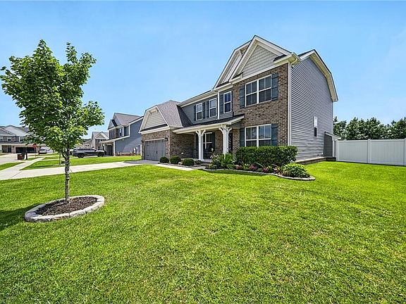 2nd image of 3204 Hector Ln