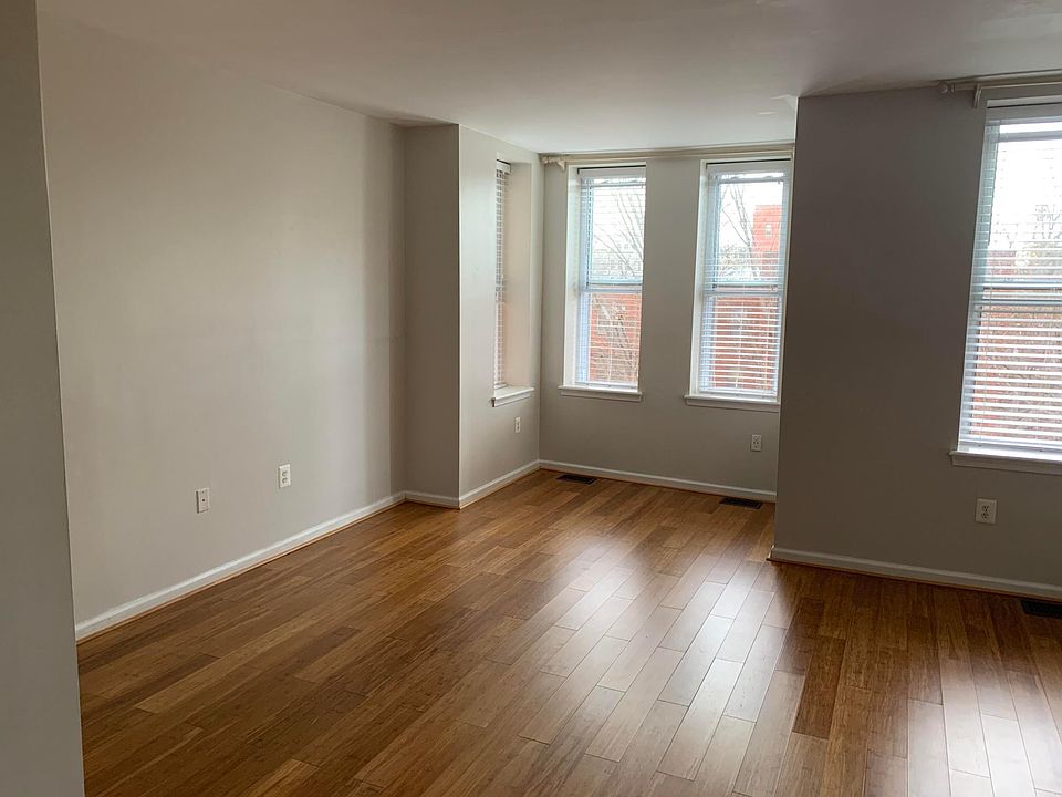 ~300 sqft master suite on the top floor of a 4 story row house by Meridian Hill Park
