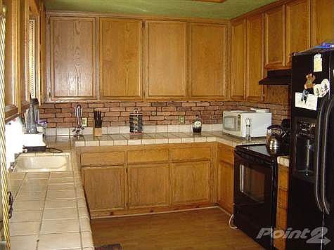 Great Kitchen with plenty of cabinet space