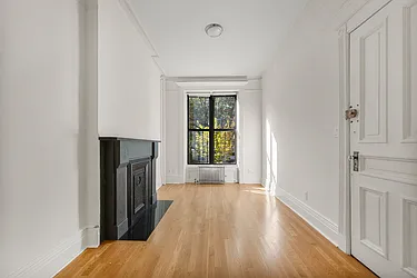 83 Second Place, #1R