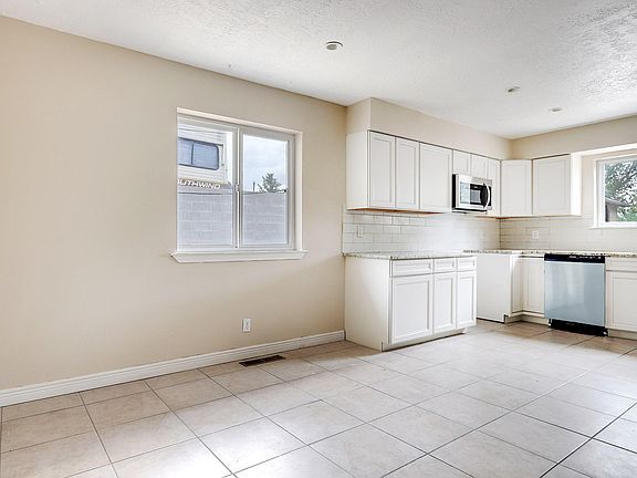 4th image of 14400 Oakwood Pl NE