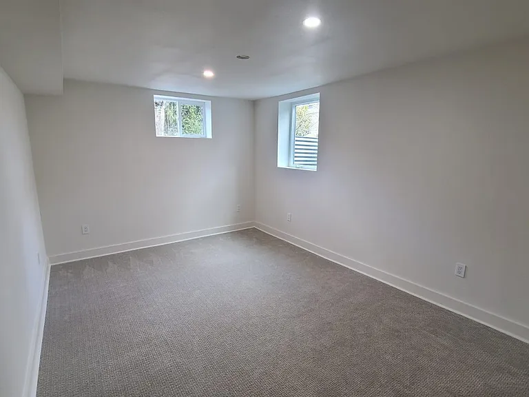 4531 NE 74th Ave — Photo 9