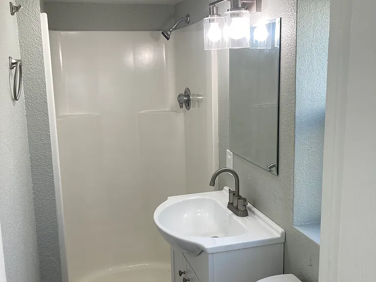 1425 Coolidge Ave #1/2 — Photo 6