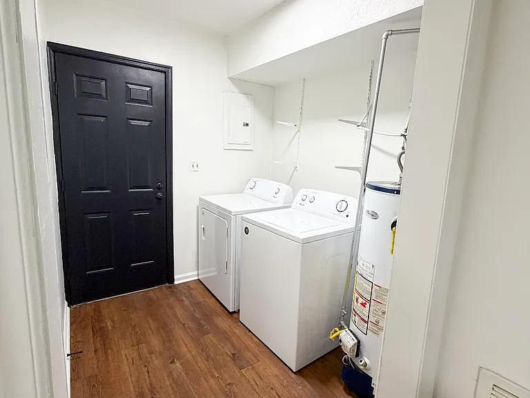 607 Moorman Ave NW — Photo 6