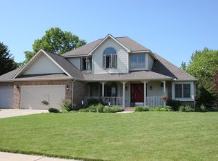 2467 Lara Ln, Stevensville, MI 49127