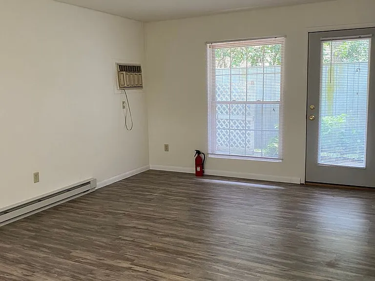 University Park Apartments near Cornell University — Photo 290