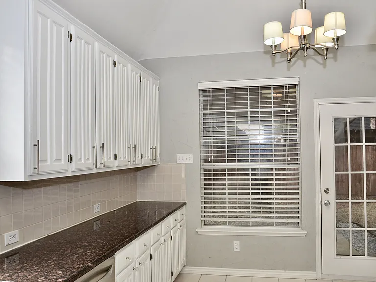 2413 Pinehurst Dr — Photo 18