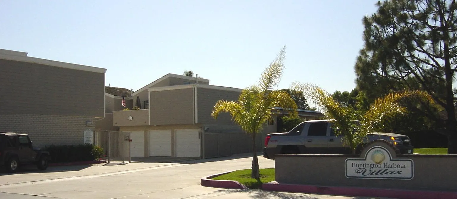Huntington Harbour Villas — Photo 2