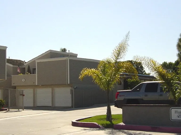 Huntington Harbour Villas — Photo 2