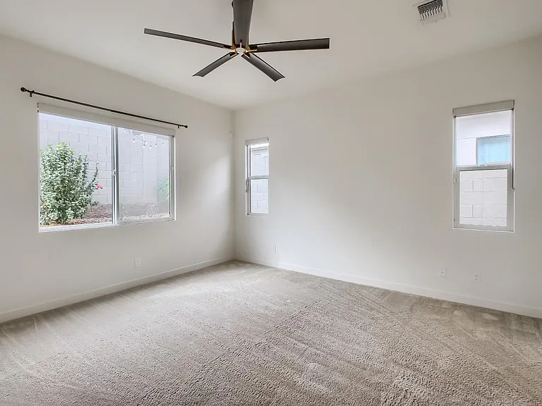 1005 E Paseo Way — Photo 33