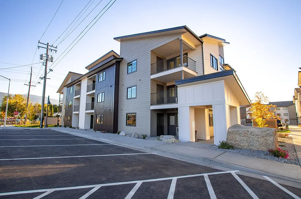 River Falls Apartments — Photo 2