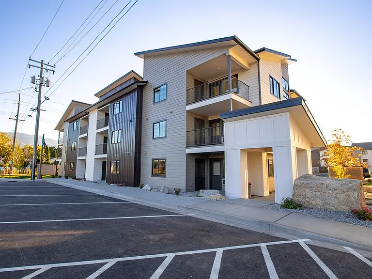 River Falls Apartments — Photo 2