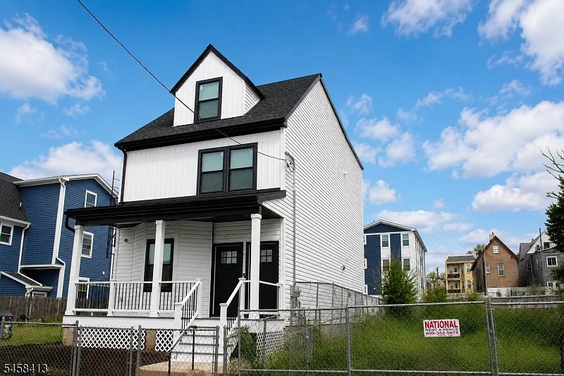 3 bed, 2.0 bath, $2,600 — Photo 2
