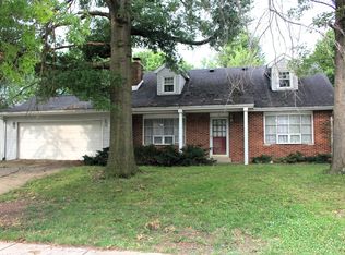 55 Hillcrest Dr, Clinton, IL 61727