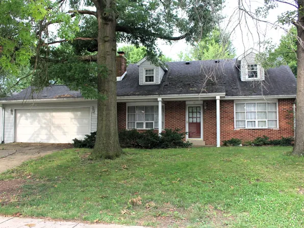 55 Hillcrest Dr, Clinton, IL 61727