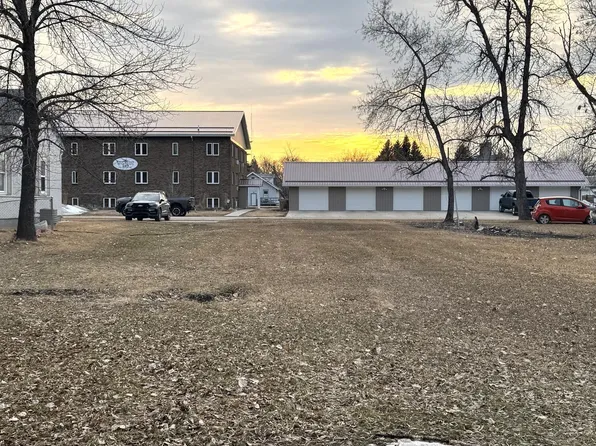 306 E 1st Ave S, Cavalier, ND 58220