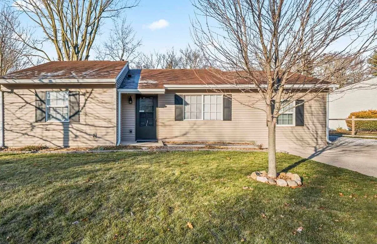 4 bed, 1308 sqft, $1,875 — Photo 1