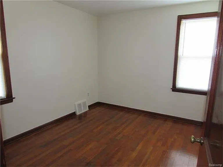 3018 Gloria St — Photo 4