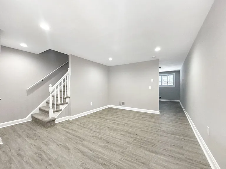 4914 Greencrest Rd — Photo 2