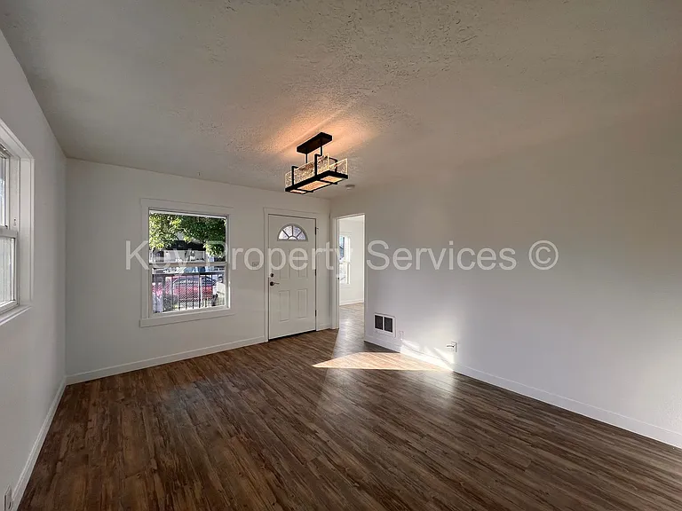 159 15th Ave — Photo 6