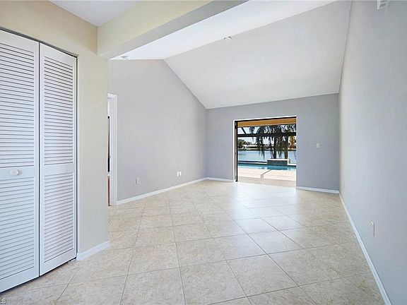 3rd image of 1116 SE 1st Ter
