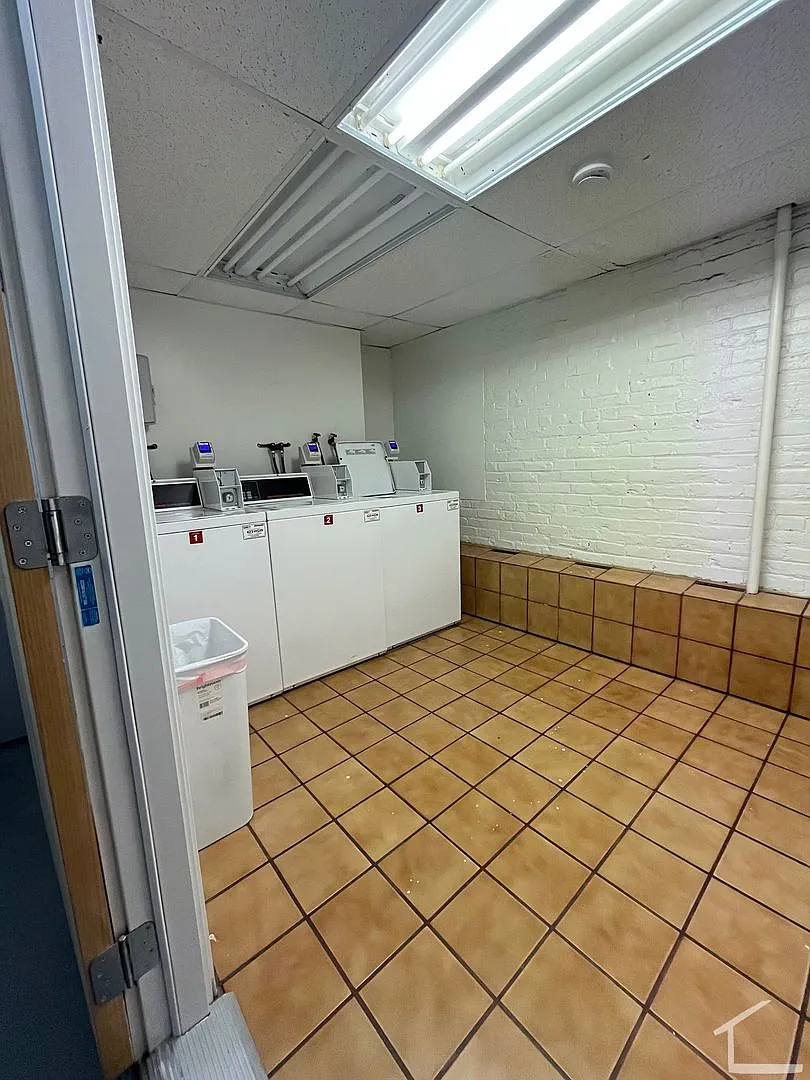 Charming 1 Bedroom-No Broker Fee — Photo 1