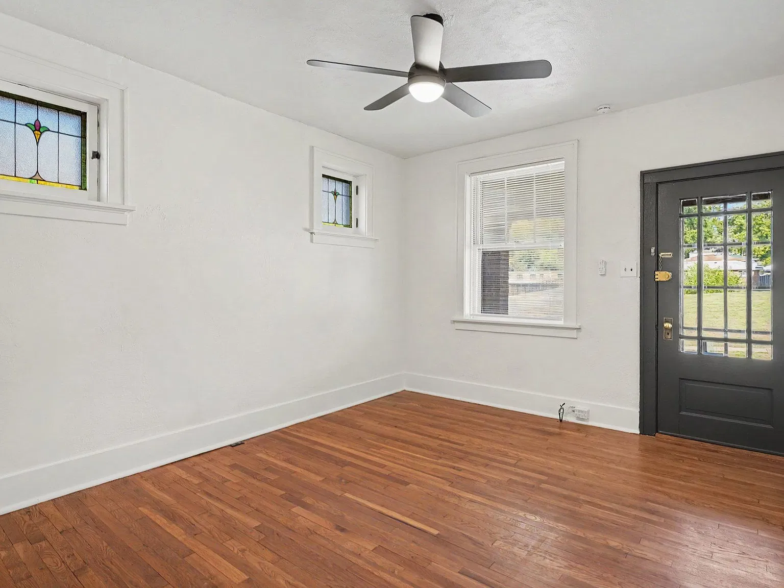 2 bed, 1.0 bath, 936 sqft, $1,395 — Photo 3