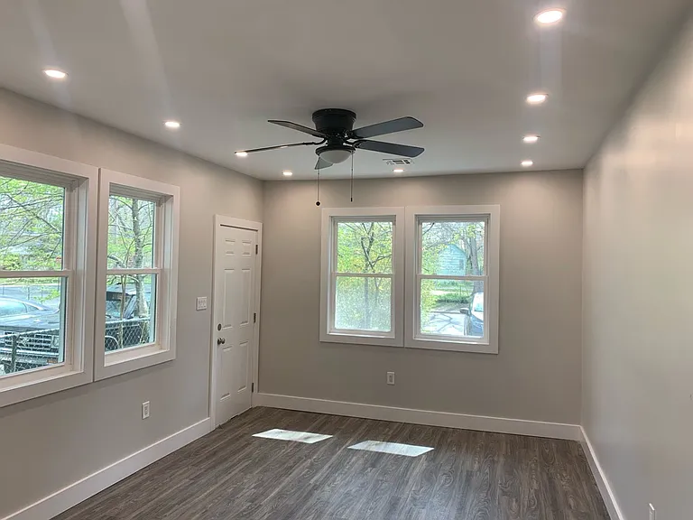 1404 Marshall St — Photo 10