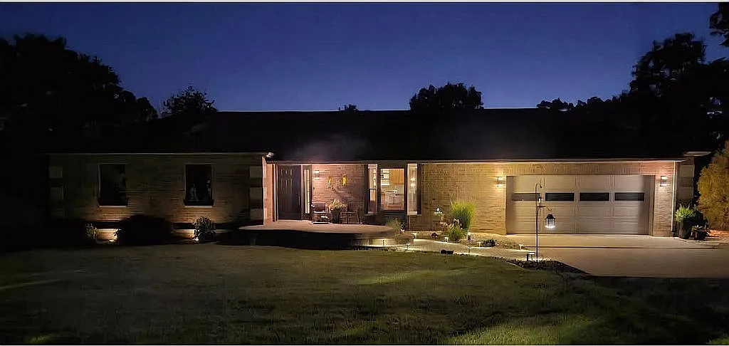 2301 Valley View Cir photo 1