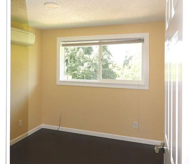 1203 E Guiberson St — Photo 3