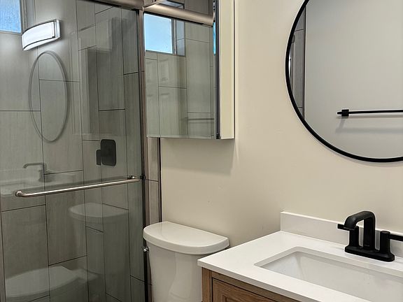 4th image of 923 Regal Rd #923